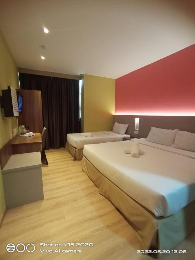ג'והור בהרו Yee Hotel Permas Jaya מראה חיצוני תמונה