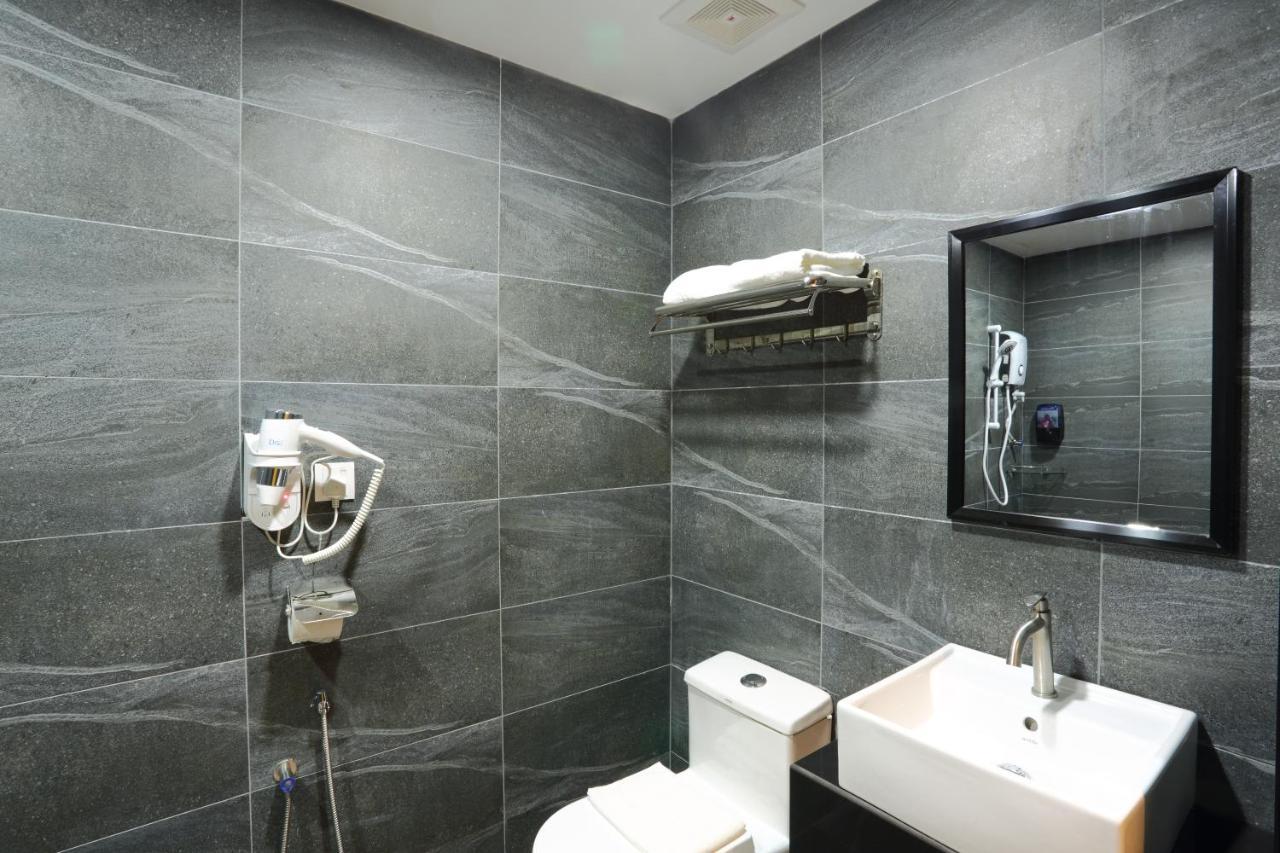 ג'והור בהרו Yee Hotel Permas Jaya מראה חיצוני תמונה