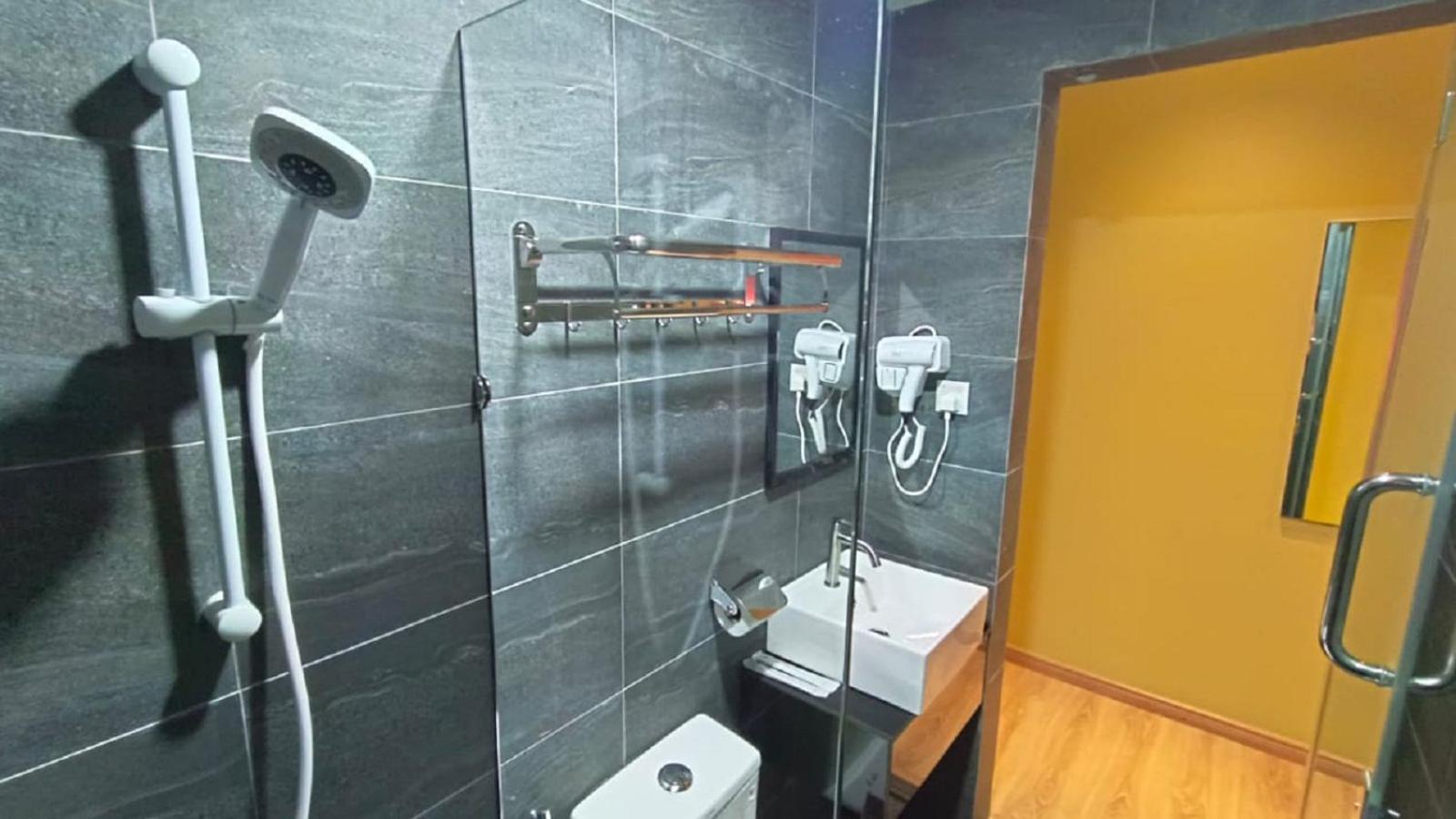 ג'והור בהרו Yee Hotel Permas Jaya מראה חיצוני תמונה